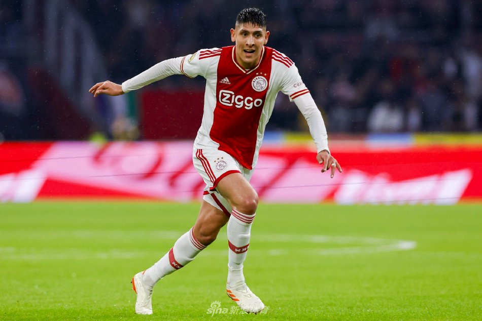 任左右两翼 任左右两翼